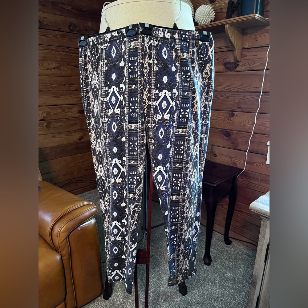 Women’s leggings 22/24 Cotton spandex navy print (34”W x 29”L)